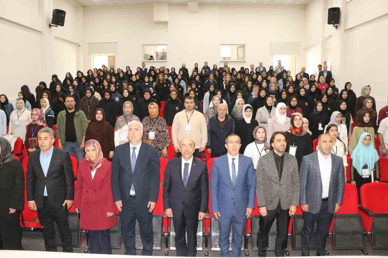 ERZİNCAN, KUR’AN-I KERİM’İ GÜZEL OKUMA YARIŞMASI BÖLGE FİNALİNE EV SAHİPLİĞİ YAPTI