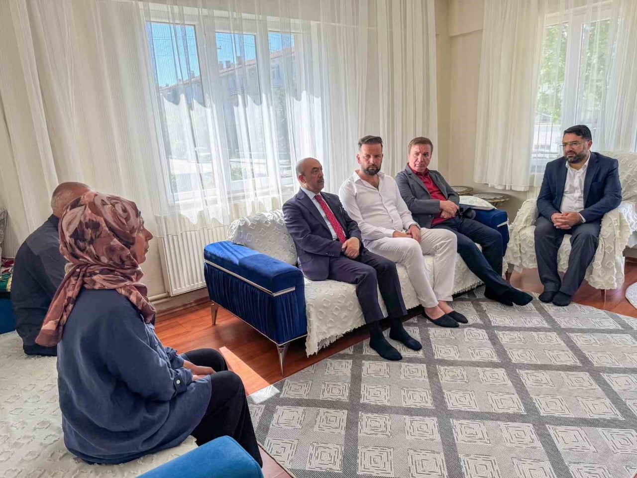 ERZİNCAN VALİSİ HAMZA AYDOĞDU, BABASI VEFAT EDEN LİSE ÖĞRENCİSİ ARDA ÖZDEMİR VE AİLESİNE TAZİYE...