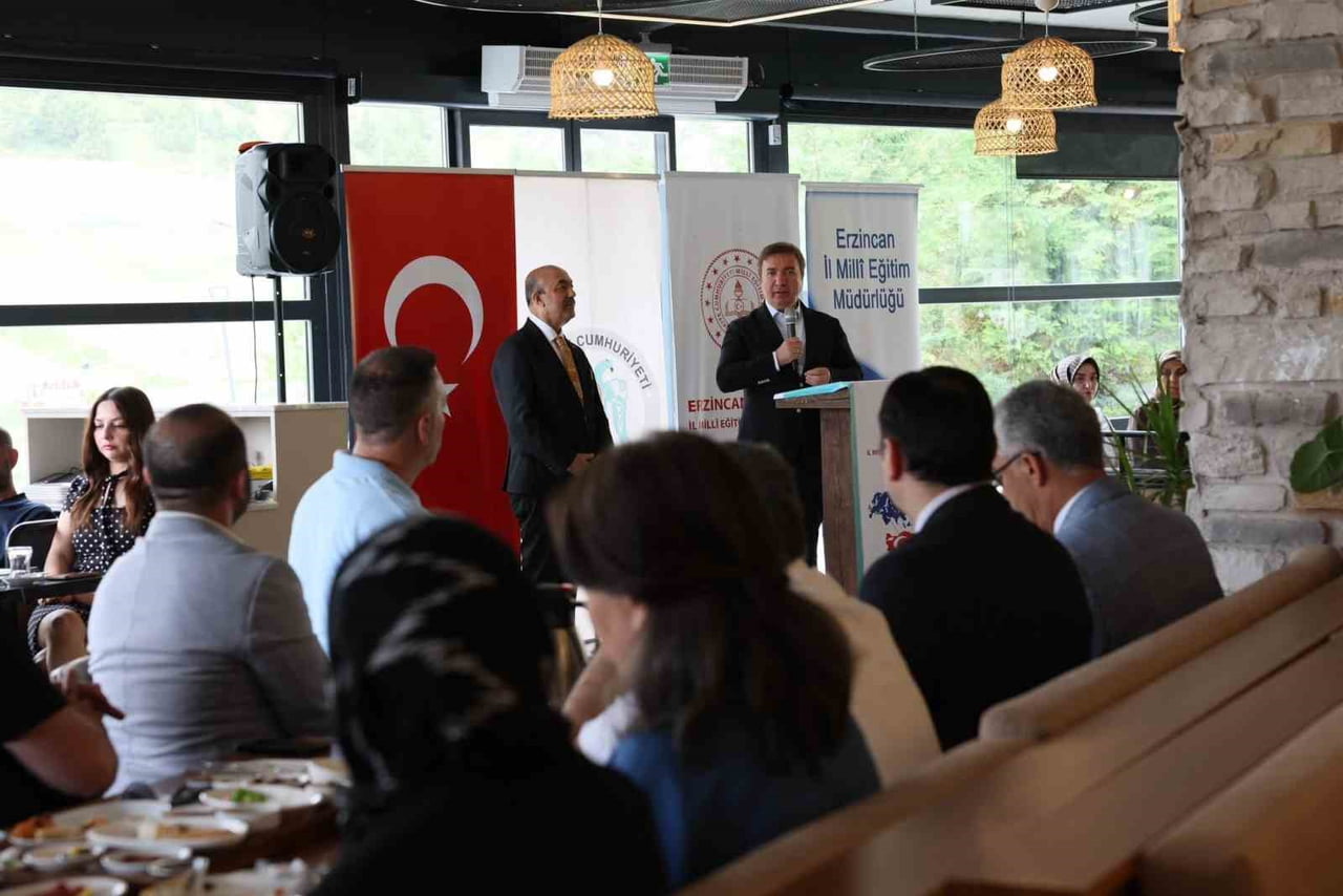 ERZİNCAN VALİSİ HAMZA AYDOĞDU, ERASMUS+ PROJELERİNDE GÖREV ALAN ÖĞRETMENLERLE BİR ARAYA GELEREK...