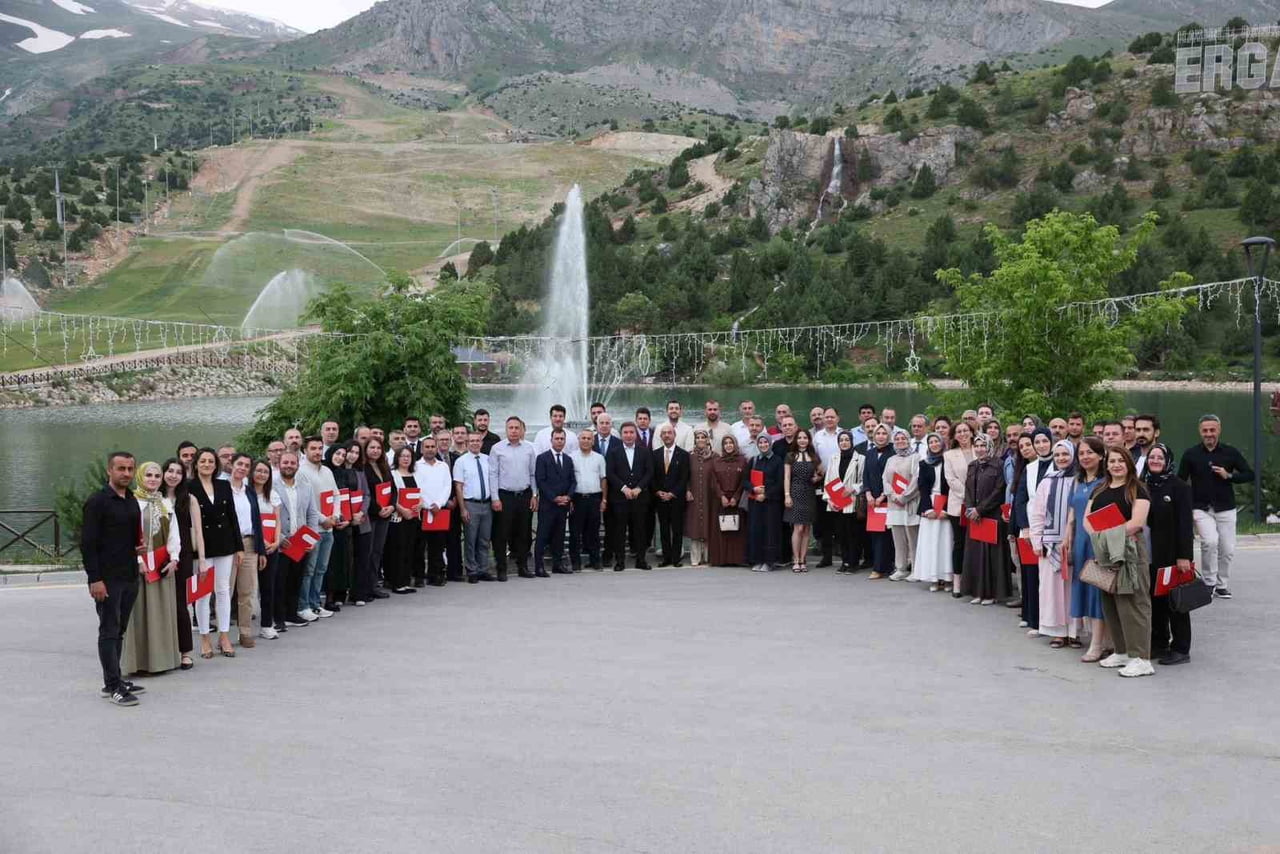 ERZİNCAN VALİSİ HAMZA AYDOĞDU, ERASMUS+ PROJELERİNDE GÖREV ALAN ÖĞRETMENLERLE BİR ARAYA GELEREK...