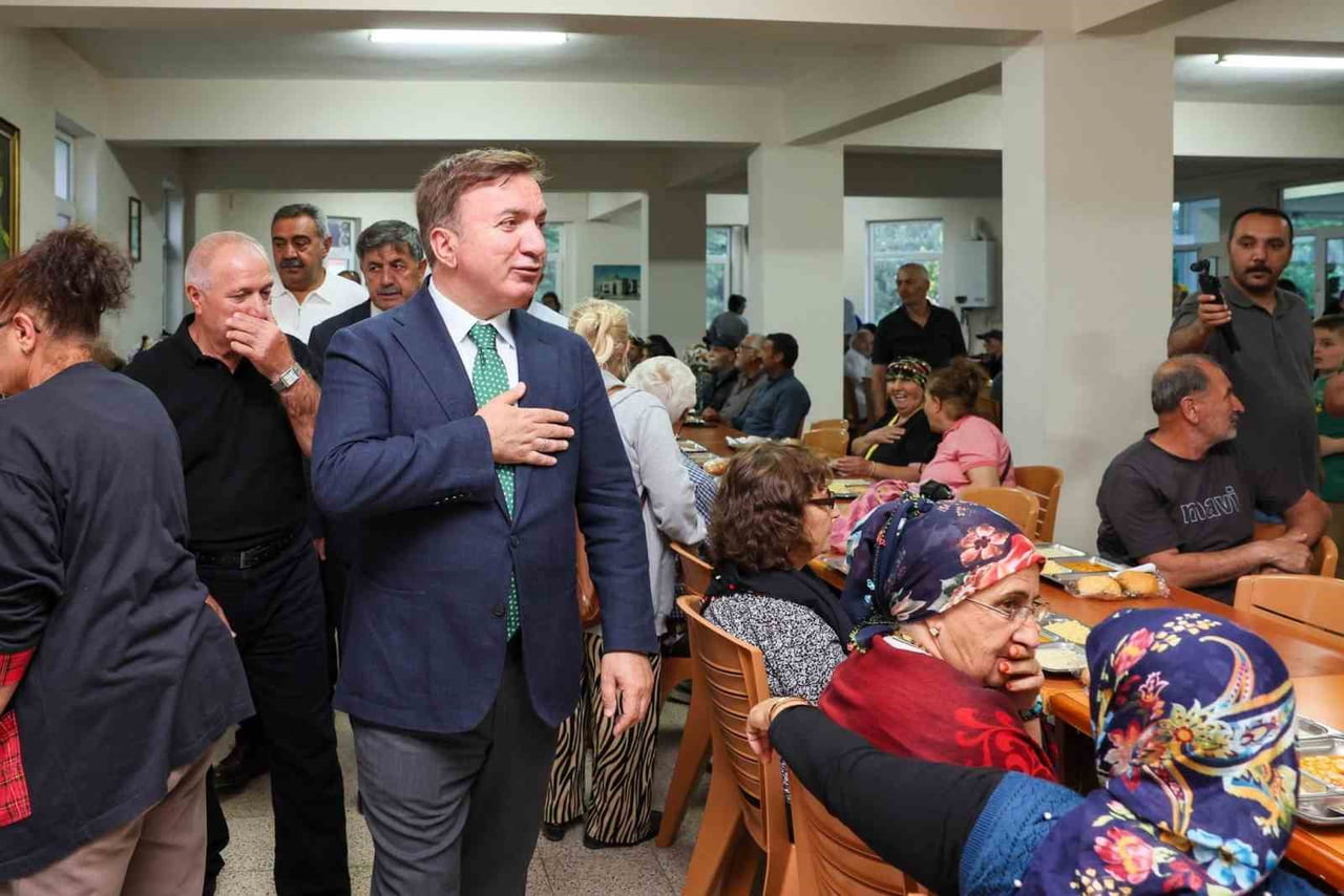 ERZİNCAN VALİSİ HAMZA AYDOĞDU, MUHARREM AYI DOLAYISIYLA ERZİNCAN MERKEZ CEMEVİ'NDE DÜZENLENEN ORUÇ...