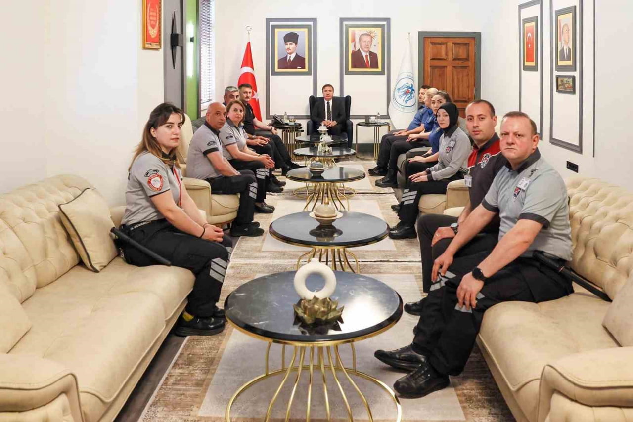 ERZİNCAN VALİSİ HAMZA AYDOĞDU, ÖZEL GÜVENLİK HAFTASI DOLAYISIYLA İL EMNİYET MÜDÜRÜ ZAFER BAYBABA...