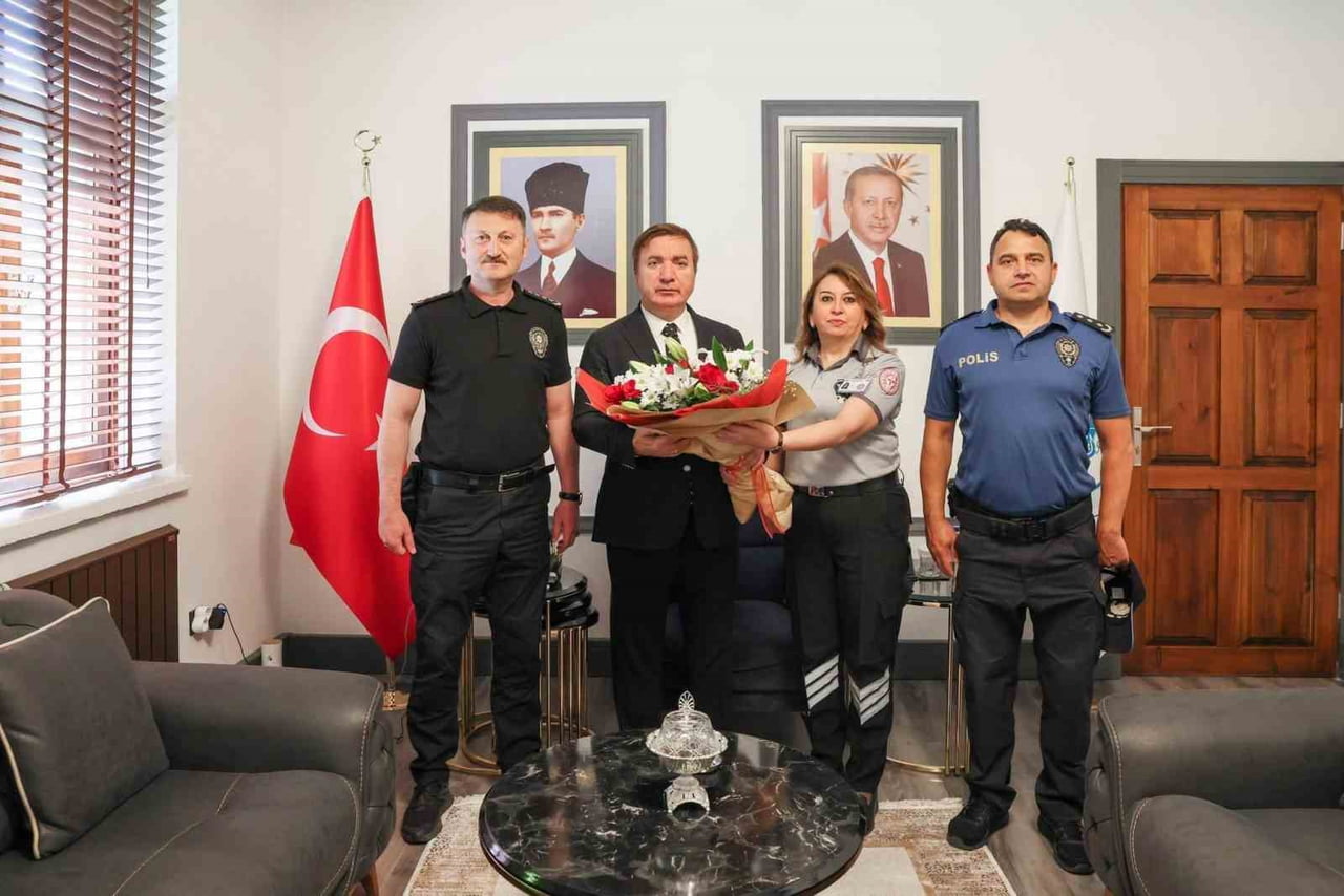 ERZİNCAN VALİSİ HAMZA AYDOĞDU, ÖZEL GÜVENLİK HAFTASI DOLAYISIYLA İL EMNİYET MÜDÜRÜ ZAFER BAYBABA...
