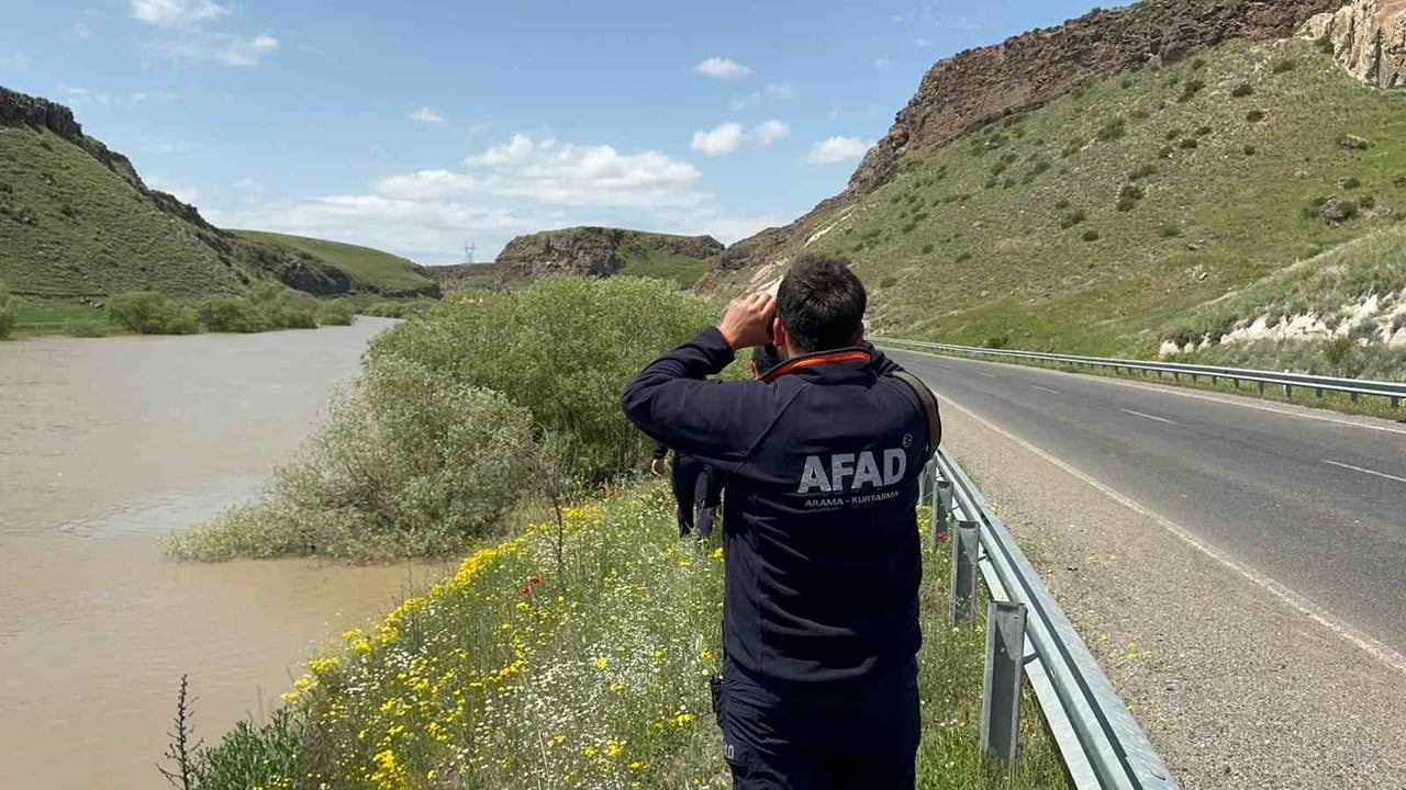 ERZURUM'DA DÜN KAYBOLAN ÇOBANI ARAMAK İÇİN AFAD EKİPLERİ SEFERBER OLDU.