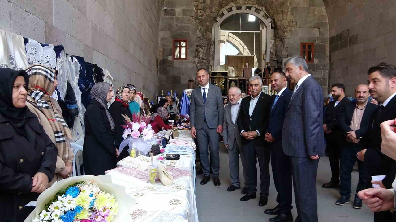 ERZURUM'DA "HAYAT BOYU ÖĞRENME HAFTASI" SERGİSİ AÇILDI