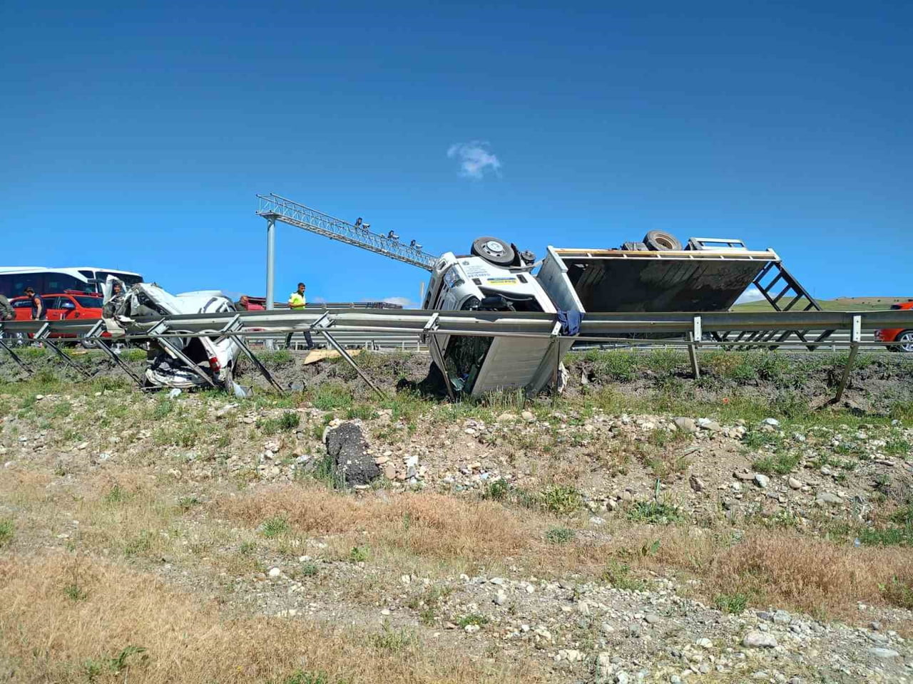 ERZURUM'UN AŞKALE İLÇESİNDE MEYDANA GELEN TRAFİK KAZASINDA 1 KİŞİ AĞIR, 2 KİŞİ...