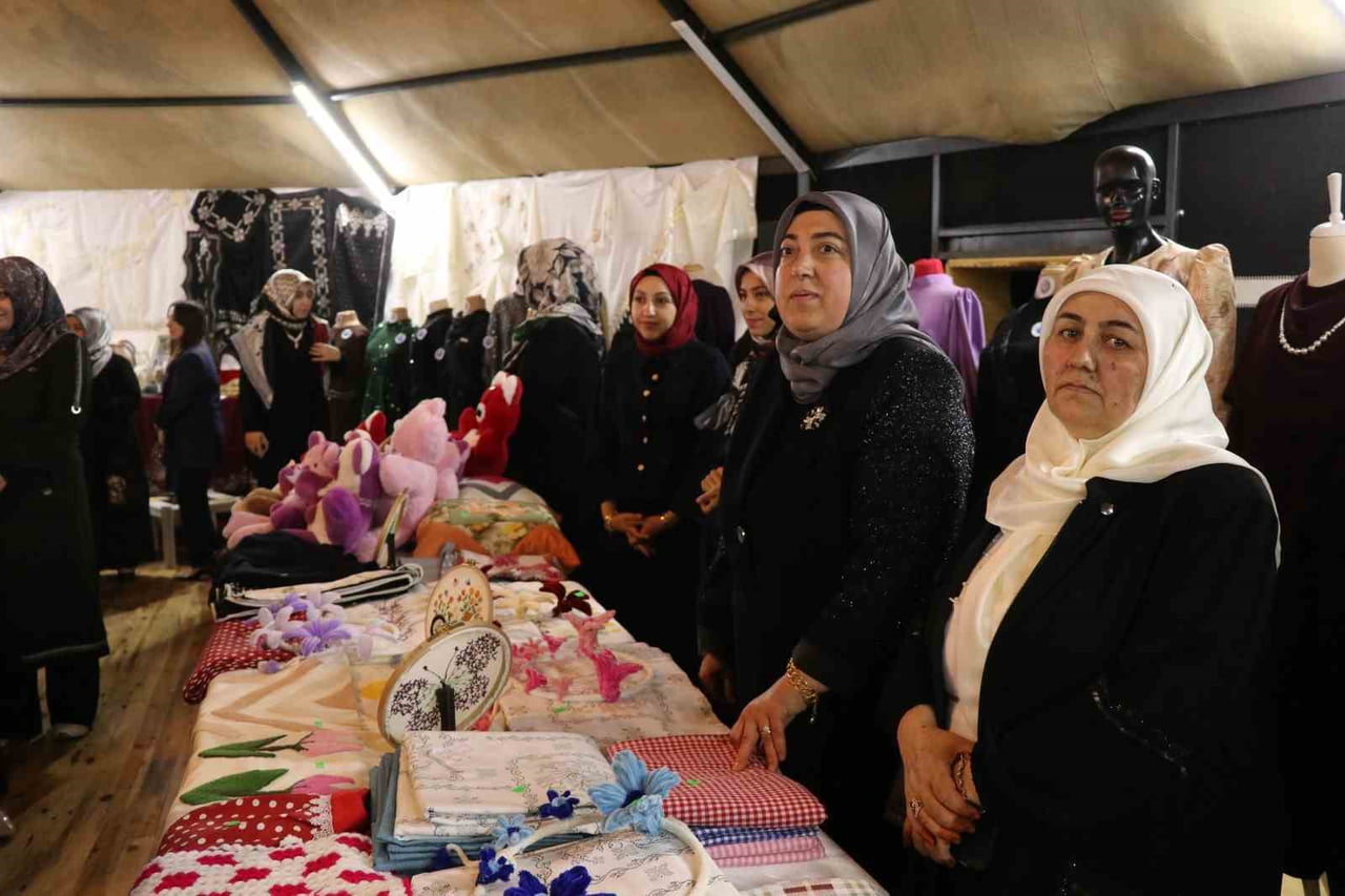 ERZURUM'UN OLTU İLÇESİNDE, HAYAT BOYU ÖĞRENME HAFTASI ETKİNLİKLERİ KAPSAMINDA OLTU HALK EĞİTİMİ...