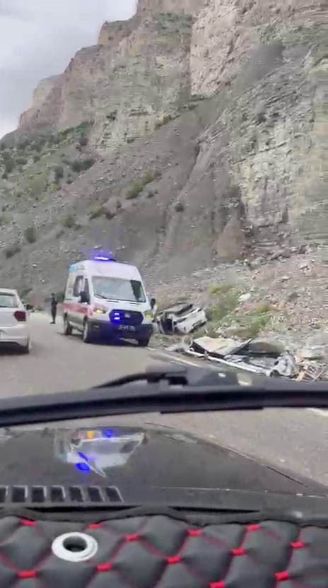 ERZURUM-ARTVİN KARA YOLU UZUNDERE İLÇESİ YEDİGÖLLER MEVKİİNDE AKŞAM SAATLERİNDE MEYDANA GELEN FECİ...