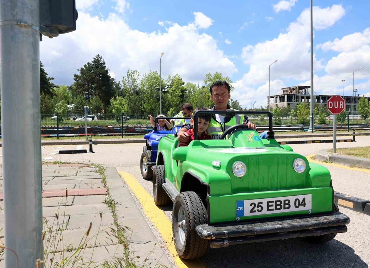 ERZURUM BÜYÜKŞEHİR BELEDİYESİ, İLKÖĞRETİM ÇAĞINDAKİ ÇOCUKLARA TRAFİK EĞİTİMİ...