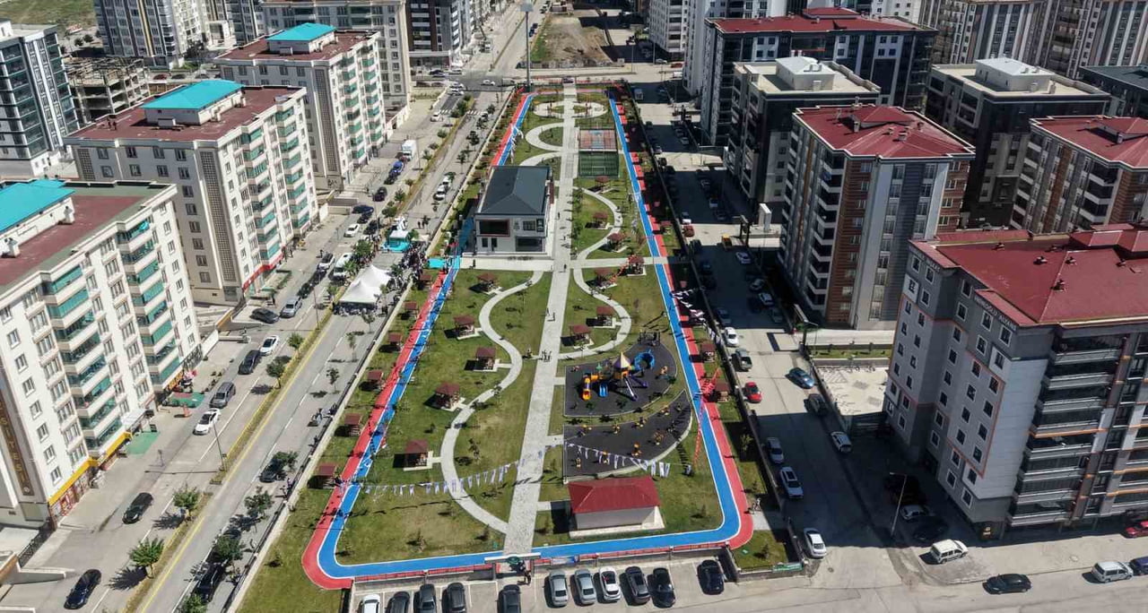 ERZURUM BÜYÜKŞEHİR BELEDİYESİ TARAFINDAN İNŞA EDİLEN AV. AHMET KÜÇÜKLER PARKI İLE EZEL ERVERDİ...