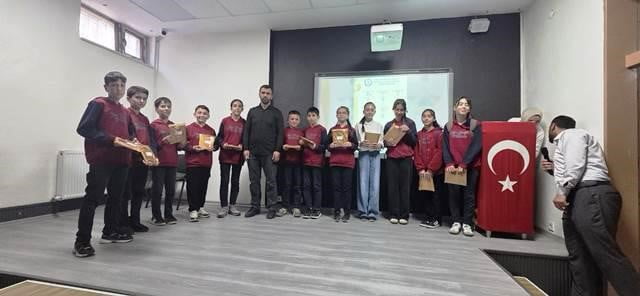 ERZURUM’DA "DOĞUMUNUN 1500. YILINDA ÂLEMLERE RAHMET HAZRETİ MUHAMMED" BİLGİ YARIŞMASINDA ÖDÜLLER...