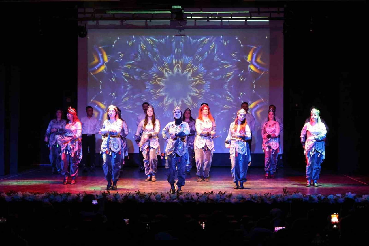 ERZURUM’DA TÜRKİYE YÜZYILI MAARİF MODELİ KAPSAMINDA ÖĞRETMENLERDEN DEN OLUŞAN MAARİF HALK DANSLARI...