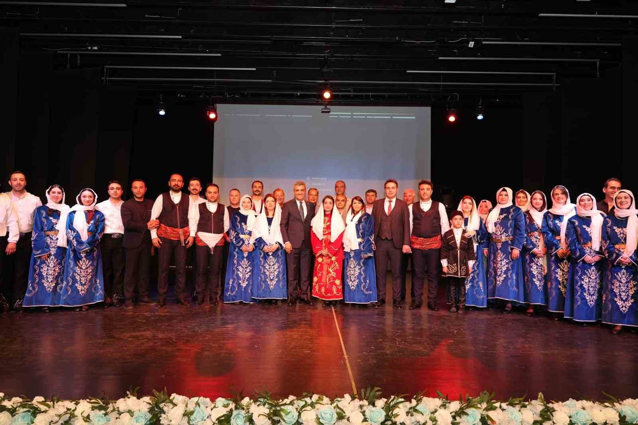 ERZURUM’DA TÜRKİYE YÜZYILI MAARİF MODELİ KAPSAMINDA ÖĞRETMENLERDEN DEN OLUŞAN MAARİF HALK DANSLARI...