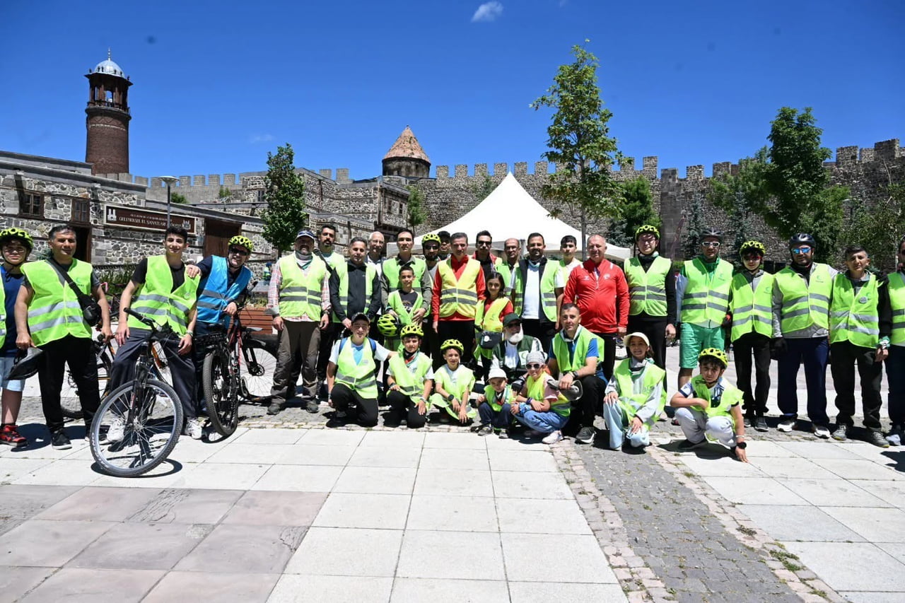 ERZURUM’DA, YEŞİLAY TARAFINDAN DÜZENLENEN 13. GELENEKSEL YEŞİLAY BİSİKLET TURU YOĞUN KATILIMLA...