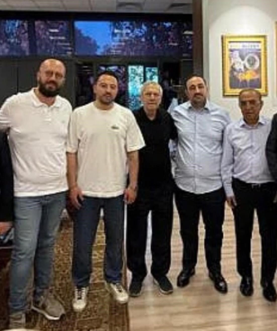 ERZURUM FENERBAHÇELİLER DERNEĞİ BAŞKANI TÜRKER ÖZKARA VE DERNEK ÜYELERİ, FENERBAHÇE SPOR...