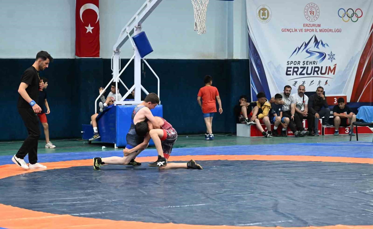 ERZURUM GÜREŞ İL TEMSİLCİLİĞİ FAALİYET PROGRAMI KAPSAMINDA DÜZENLENEN MİNİKLER GÜREŞ İL SEÇMELERİ...