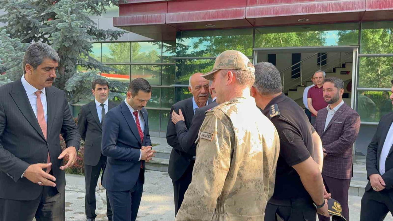 ERZURUM İL PROTOKOLÜ, BÖLGE KALKINMASINA VE İSTİHDAMINA DEV KATKILAR SUNAN AŞKALE ÇİMENTO...