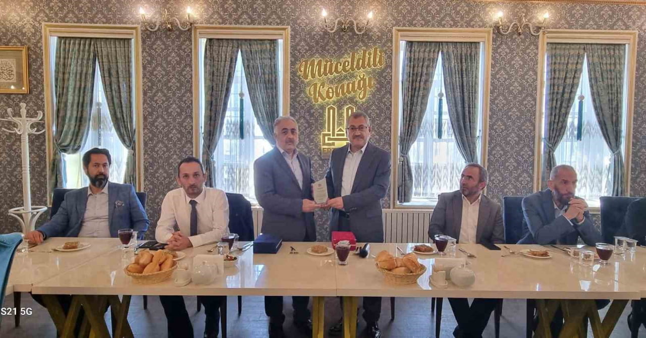 ERZURUM MÜFTÜSÜ YAŞAR ÇAPÇI BAŞKANLIĞINDA; İL MÜFTÜ YARDIMCILARI VE İLÇE MÜFTÜLERİNİN KATILIMIYLA...