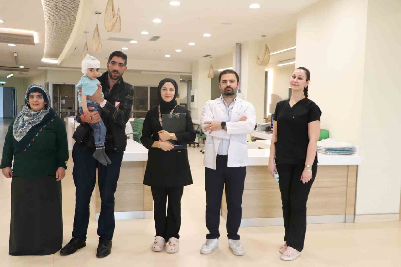 ERZURUM ŞEHİR HASTANESİ'NDE İLK KEZ 3 YAŞINDAKİ ÇOCUĞA BİYONİK KULAK AMELİYATI BAŞARIYLA...