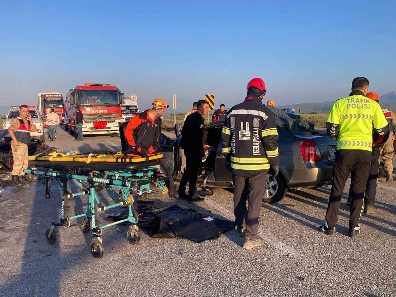 ERZURUM’UN AŞKALE İLÇESİNDE MEYDANA GELEN TRAFİK KAZASINDA 3 KİŞİ HAYATINI KAYBETTİ, 3 KİŞİ DE...