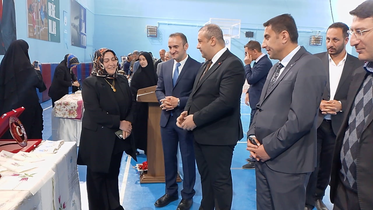 ERZURUM’UN ÇAT İLÇESİ   HALK EĞİTİMİ MERKEZİ MÜDÜRLÜĞÜ BÜNYESİNDE AÇILAN KURSLARDA GÖREV ALAN USTA...