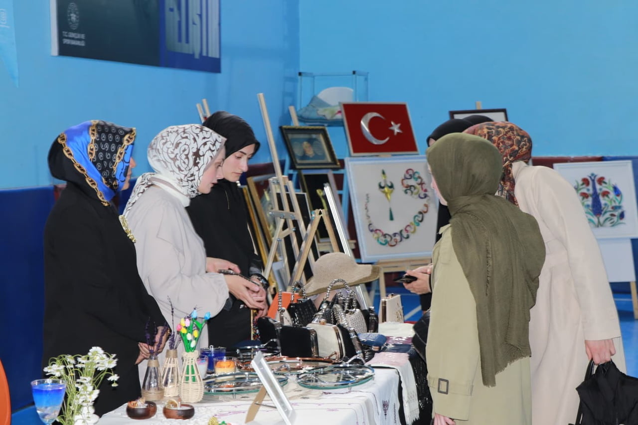 ERZURUM’UN ÇAT İLÇESİ   HALK EĞİTİMİ MERKEZİ MÜDÜRLÜĞÜ BÜNYESİNDE AÇILAN KURSLARDA GÖREV ALAN USTA...