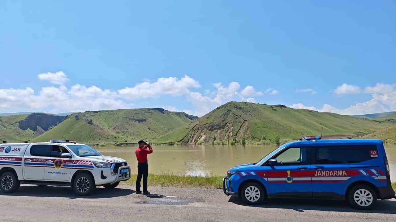 ERZURUM’UN HORASAN İLÇESİNDE SERİNLEMEK İÇİN ARAS NEHRİ’NE GİREN VE AKINTIYA KAPILARAK KAYBOLAN 17...