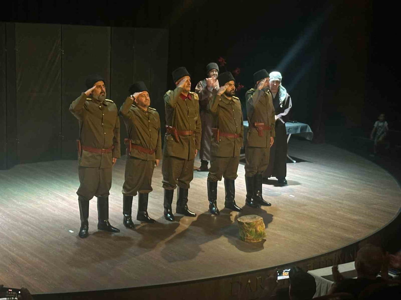 ERZURUM’UN OLTU İLÇESİNDEKİ  TİYATROCULARIN SAHNEYE KOYDUĞU "MEDİNE MÜDAFAASI" OYUNU BÜYÜK BEĞENİ...