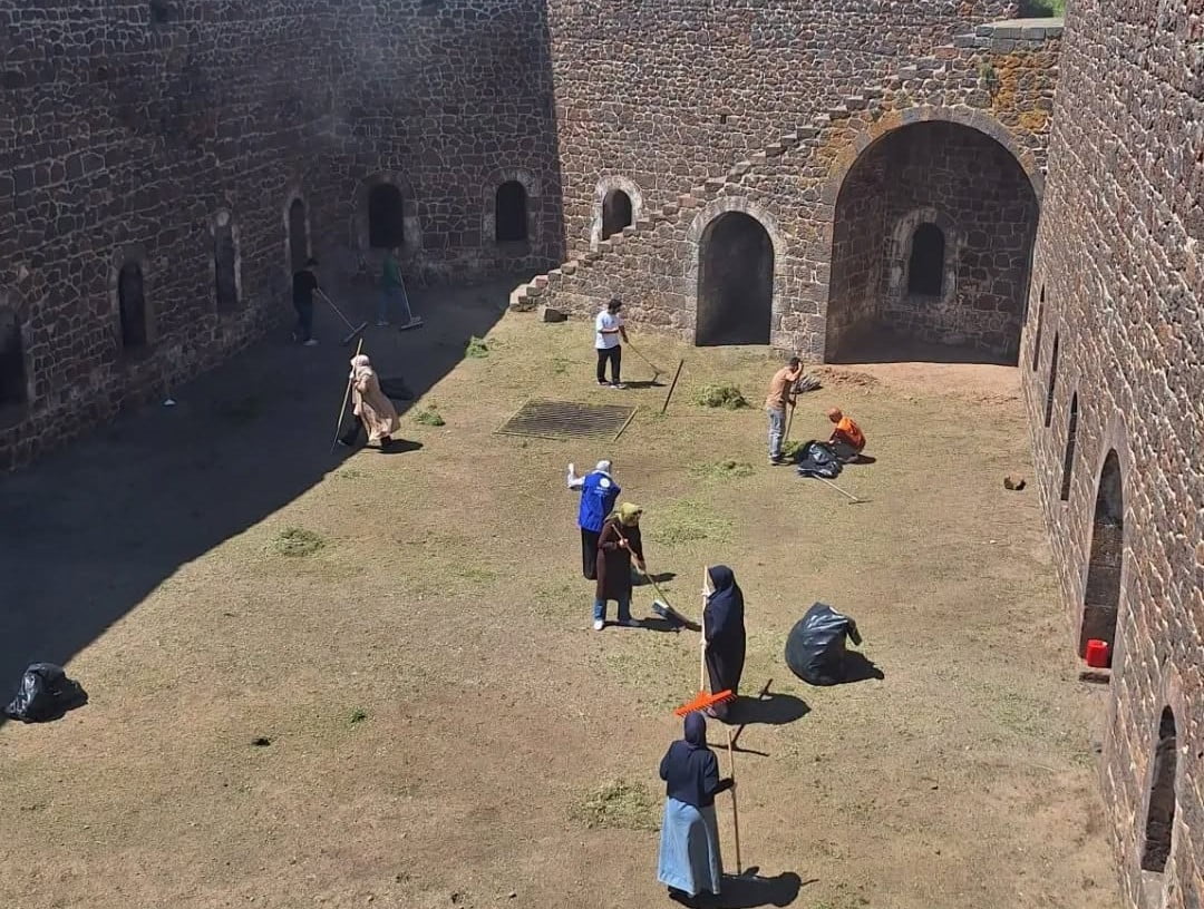 ERZURUM’UN TARİHİ SEMBOLLERİNDEN AZİZİYE TABYALARI, "ECDADA VEFA" PROJESİ KAPSAMINDA DÜZENLENEN...