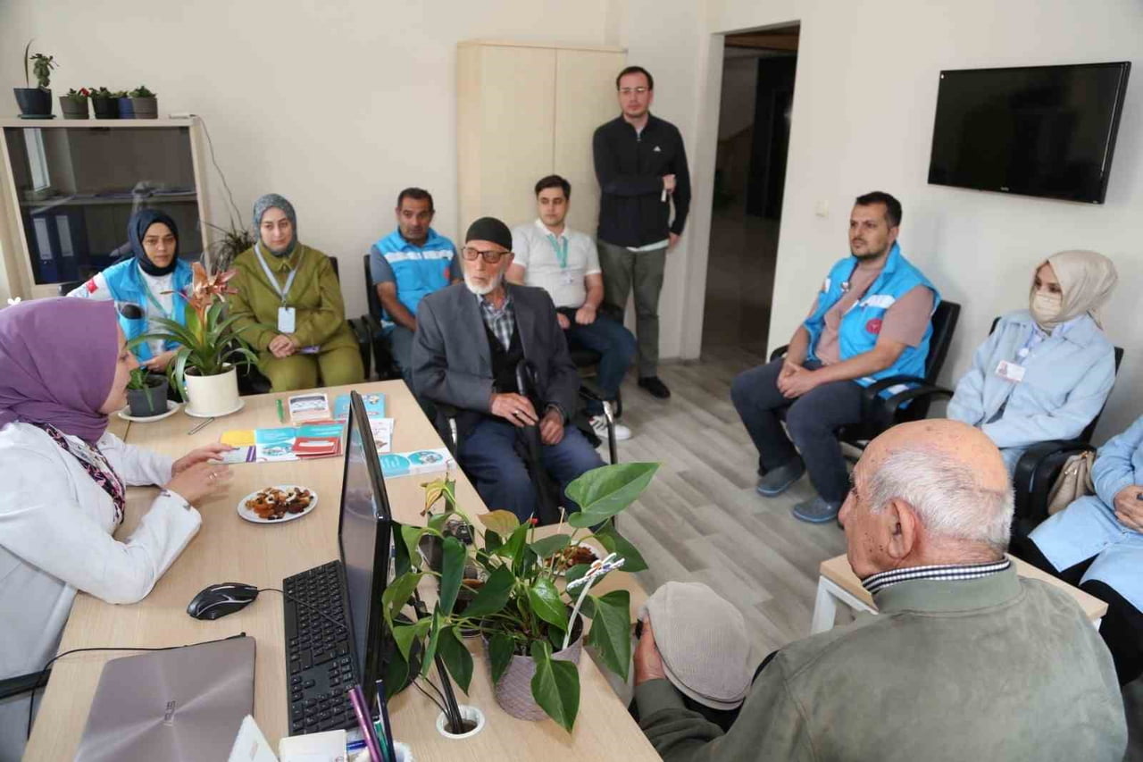 ERZURUM VALİLİĞİ HİMAYESİNDE YÜRÜTÜLEN PROJE KAPSAMINDA, EVDE SAĞLIK HİZMETİ ALAN 80 YAŞ VE ÜZERİ...