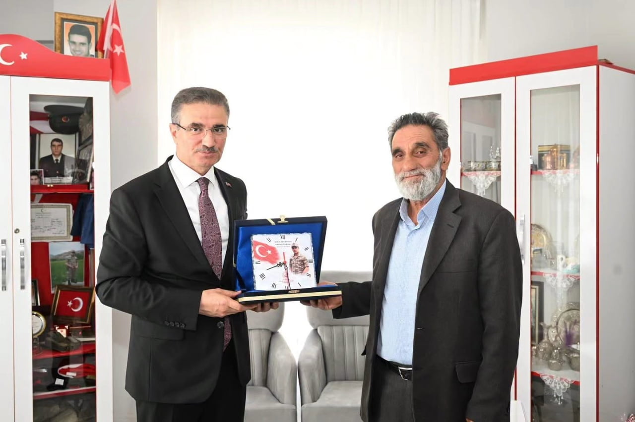 ERZURUM VALİSİ AYDIN BARUŞ, VATAN UĞRUNA CANLARINI FEDA EDEN KAHRAMAN ŞEHİTLERİN EMANETİ OLAN...
