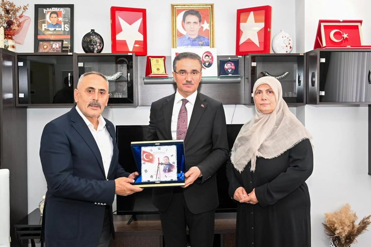 ERZURUM VALİSİ AYDIN BARUŞ, VATAN UĞRUNA CANLARINI FEDA EDEN KAHRAMAN ŞEHİTLERİN EMANETİ OLAN...