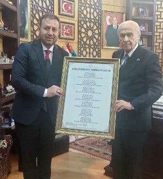 ERZURUMLU SANATÇI VE MHP TORTUM BELEDİYESİ MECLİS ÜYESİ AHMET ÖNGEL’İN MHP GENEL BAŞKANI DEVLET...