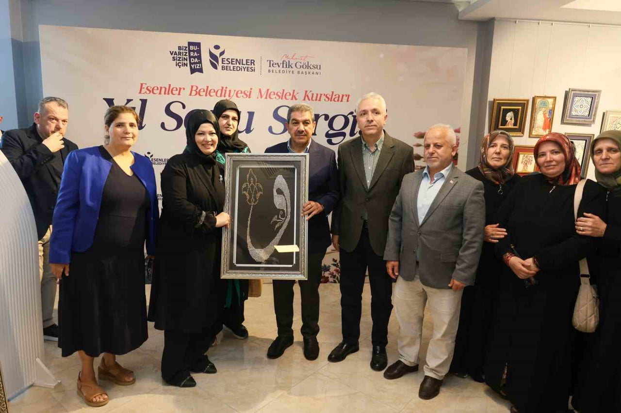 ESENLER BELEDİYESİ'NİN MESLEK EDİNDİRME KURSLARINA KATILAN KURSİYERLERİN 40 FARKLI BRANŞTA YAPTIĞI...