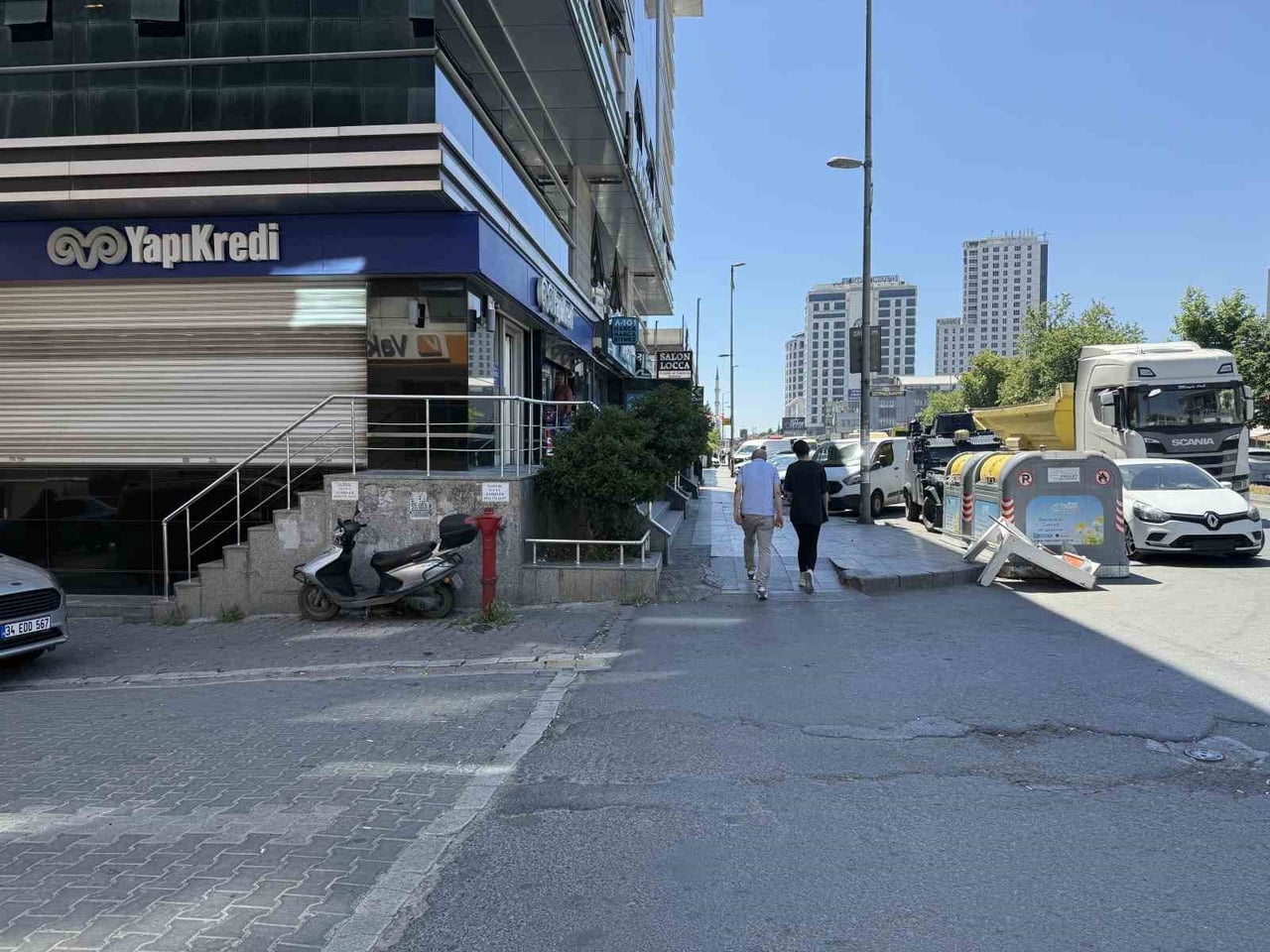 ESENYURT'TA YAPI KREDİ BANKASI ŞUBESİNE SİLAHLI SALDIRI