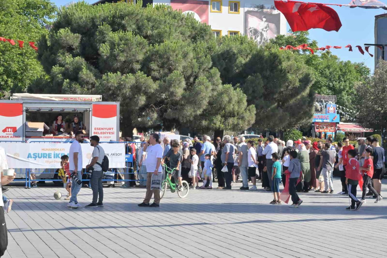 ESENYURT BELEDİYESİ, MUHARREM AYI DOLAYISIYLA İLÇENİN FARKLI NOKTALARINDA DÜZENLEDİĞİ AŞURE...
