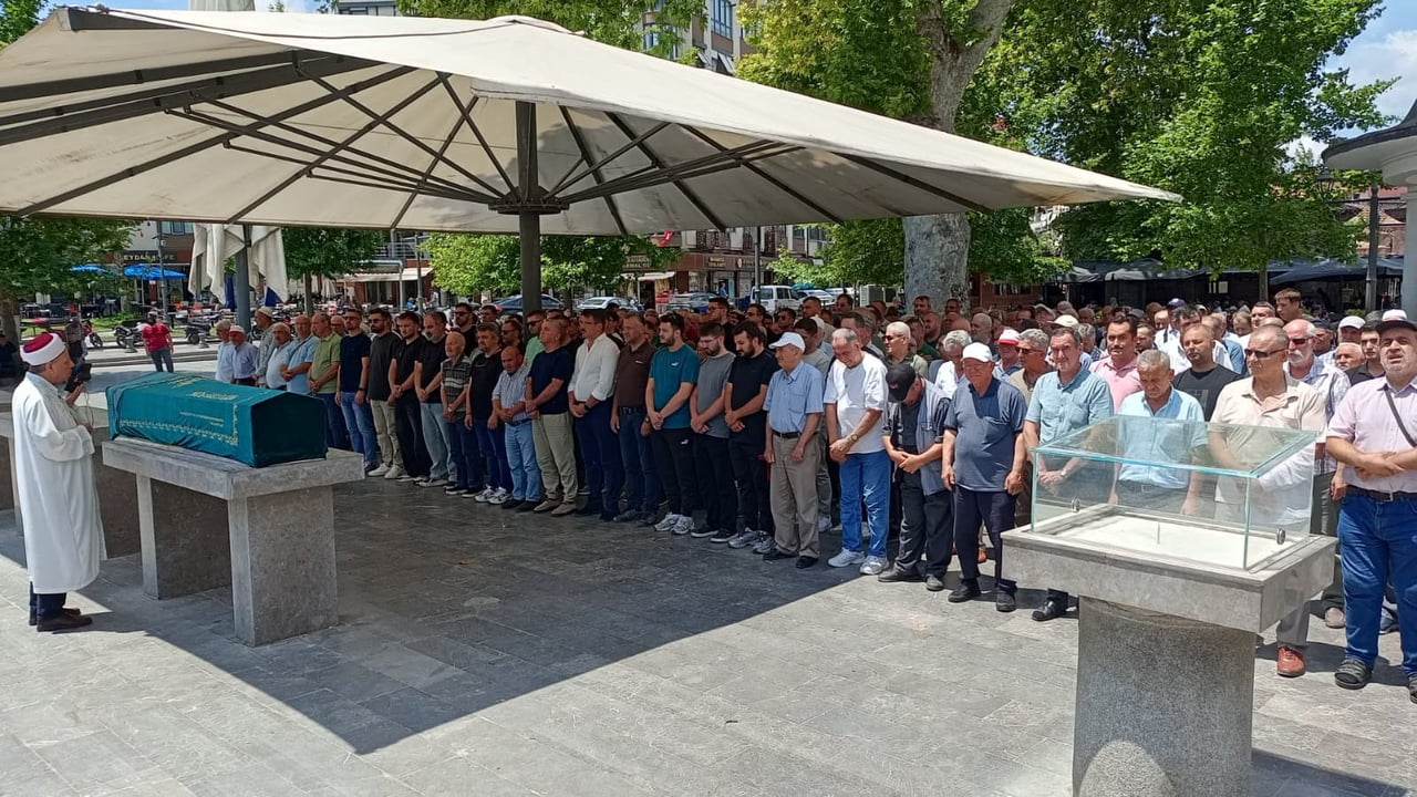 ESİN CAMAK VEFAT ETTİ