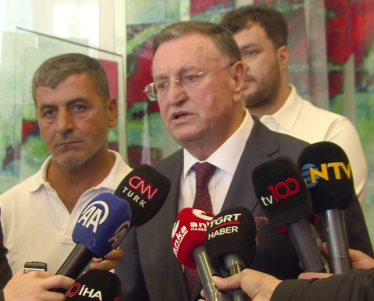 ESKİ HATAY BÜYÜKŞEHİR BELEDİYE BAŞKAN LÜTFÜ SAVAŞ, CHP GENEL MERKEZİ'NDE BASIN MENSUPLARINA...