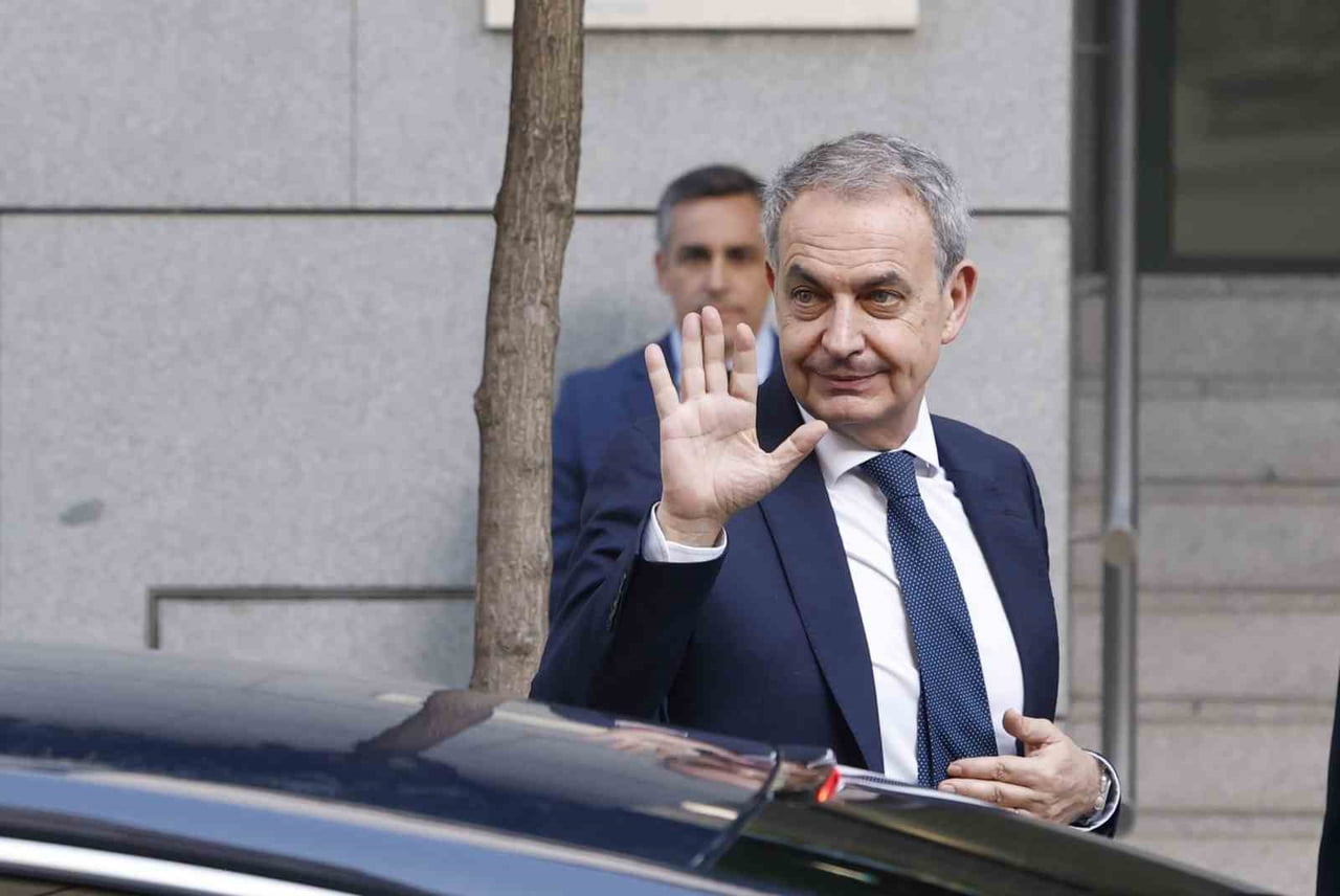 ESKİ İSPANYA BAŞBAKANI JOSE LUİS RODRİGUEZ ZAPATERO, PLUS ULTRA HAVAYOLU ŞİRKETİNİN...