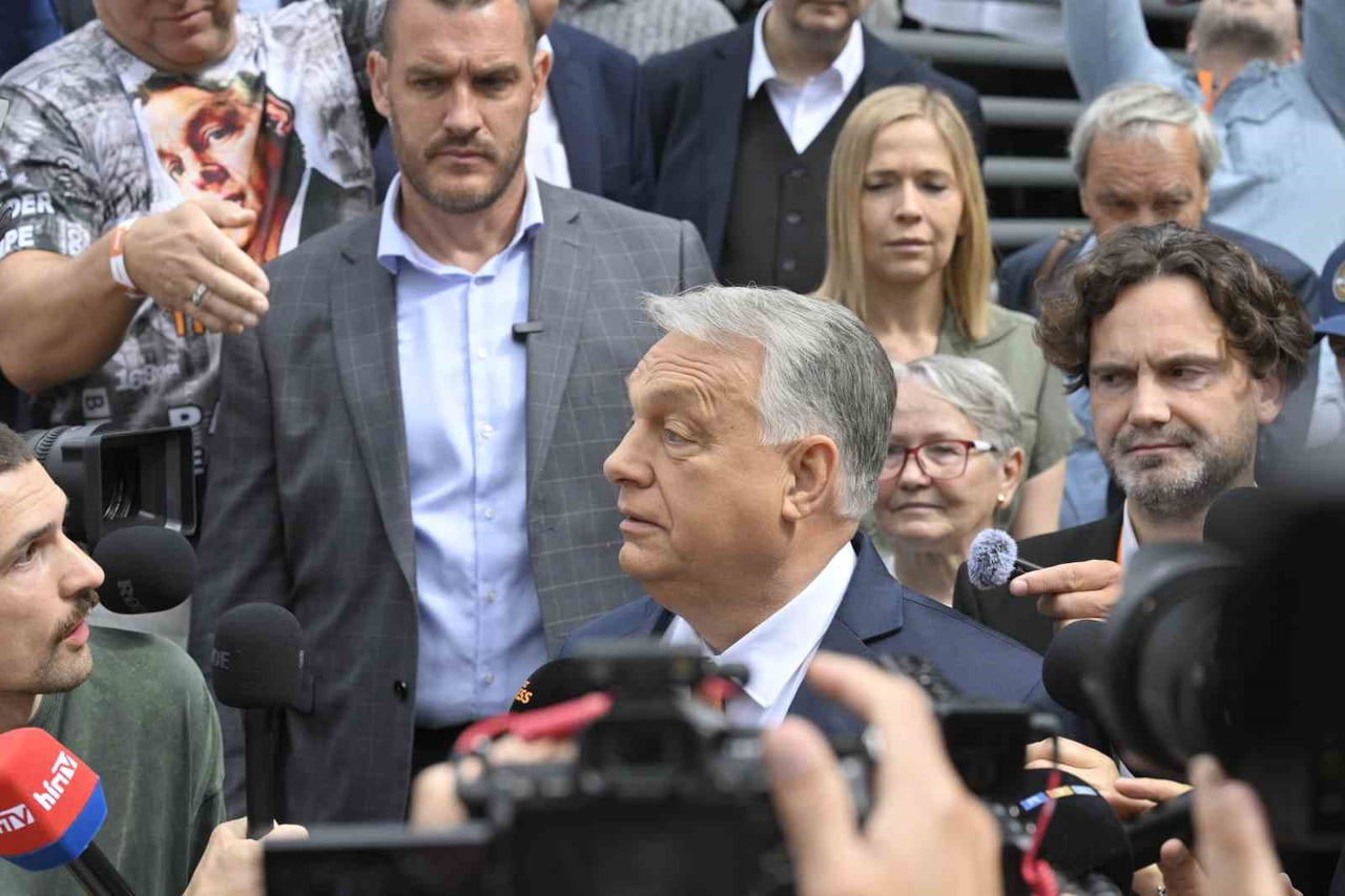 ESKİ MACARİSTAN BAŞBAKANI VİKTOR ORBAN, FİDESZ PARTİSİNİN NİSAN AYINDAKİ SEÇİM YENİLGİSİNE RAĞMEN...
