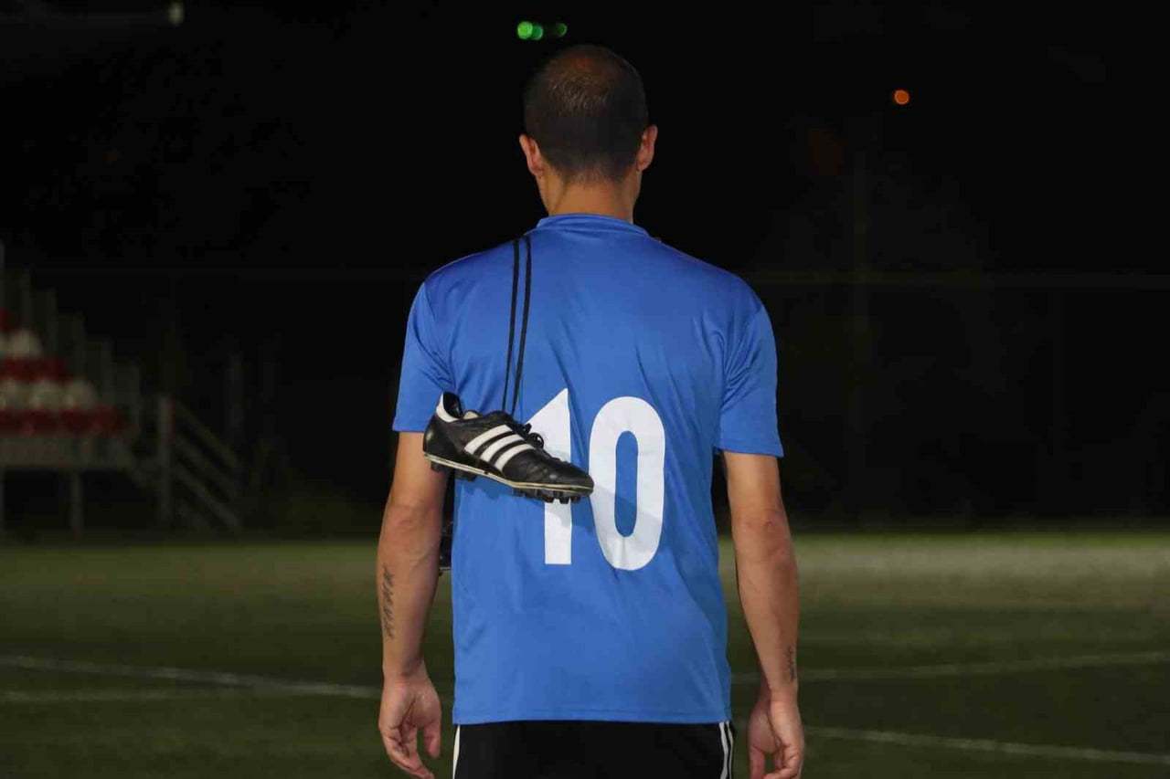ESKİŞEHİR'DE 39 YILDIR AMATÖR OLARAK FUTBOL OYNAYAN VE ŞEHRİN EN YAŞLI AKTİF FUTBOLCUSU UNVANINI...