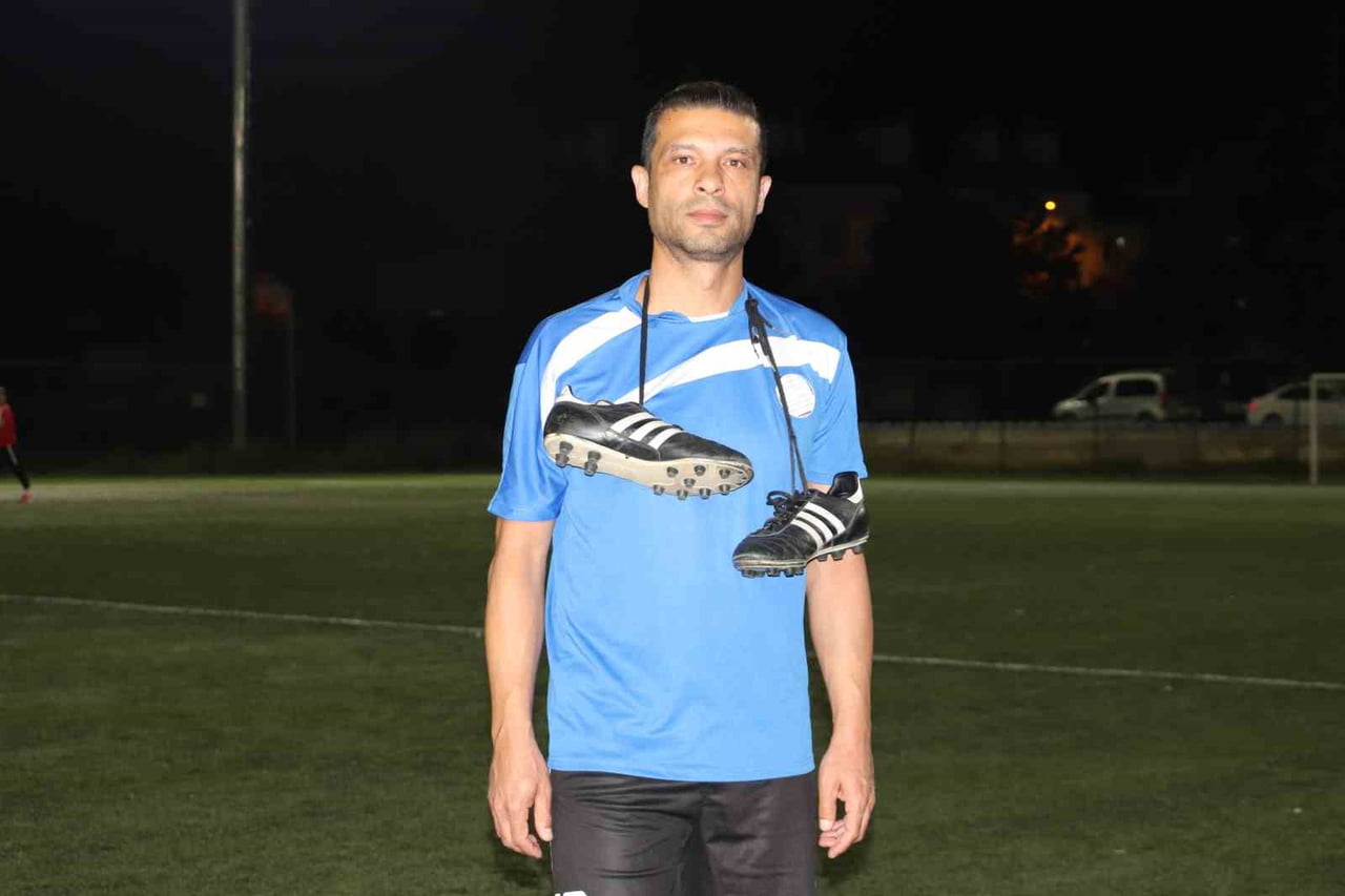 ESKİŞEHİR'DE 39 YILDIR AMATÖR OLARAK FUTBOL OYNAYAN VE ŞEHRİN EN YAŞLI AKTİF FUTBOLCUSU UNVANINI...