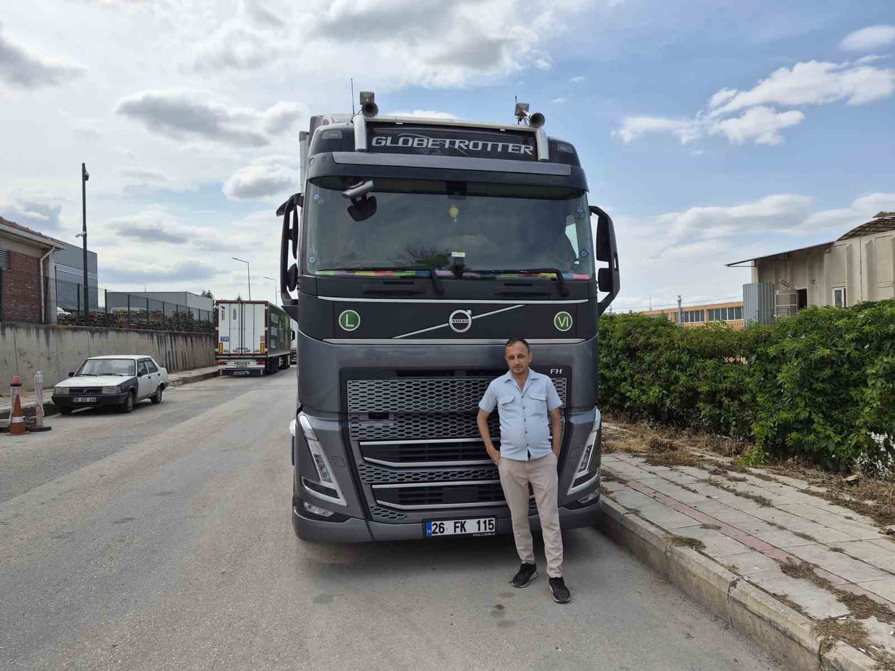 ESKİŞEHİR'DE AİLE MESLEĞİ OLAN TIR ŞOFÖRLÜĞÜ İLE UĞRAŞAN FATİH KILLIOĞLU, "BEN ARABA İÇİN ÖLÜRÜM....