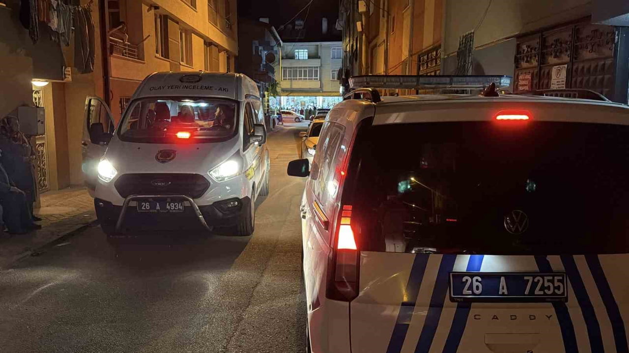 ESKİŞEHİR'DE AİLESİ TARAFINDAN MAMA YEDİRİLDİĞİ SIRADA SOLUK BORUSUNA MAMA KAÇAN 2,5 YAŞINDAKİ...