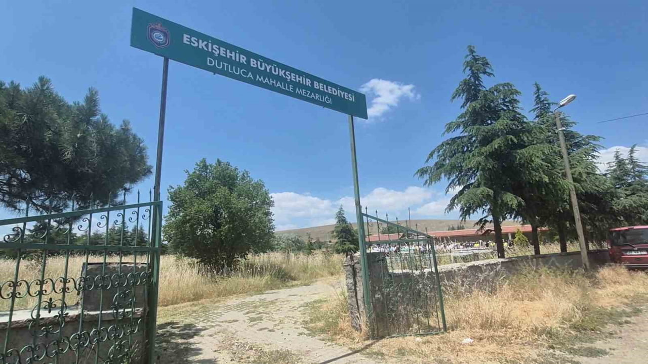 ESKİŞEHİR'DE ÇAY BAHÇESİNDE OTURAN 5 KİŞİYİ BIÇAKLADIKTAN SONRA YARGILANDIĞI DAVADA 74 YIL 17 AY...