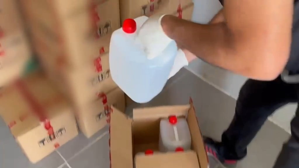 ESKİŞEHİR'DE DÜZENLENEN KAÇAK ALKOL OPERASYONUNDA 2 BİN 85 LİTRE ETİL ALKOL ELE GEÇİRİLİRKEN, 1...