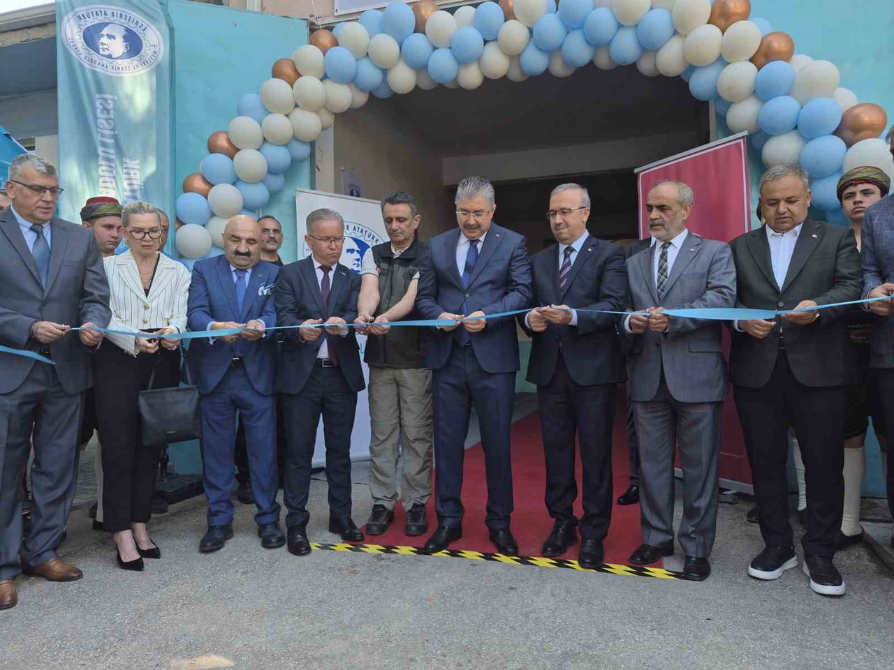 ESKİŞEHİR'DE ESATA MAT 2026 OTOMOTİV FUARI'NIN AÇILIŞ TÖRENİNDE YERLİ OTOMOBİL DEVRİM VE TOGG YAN...