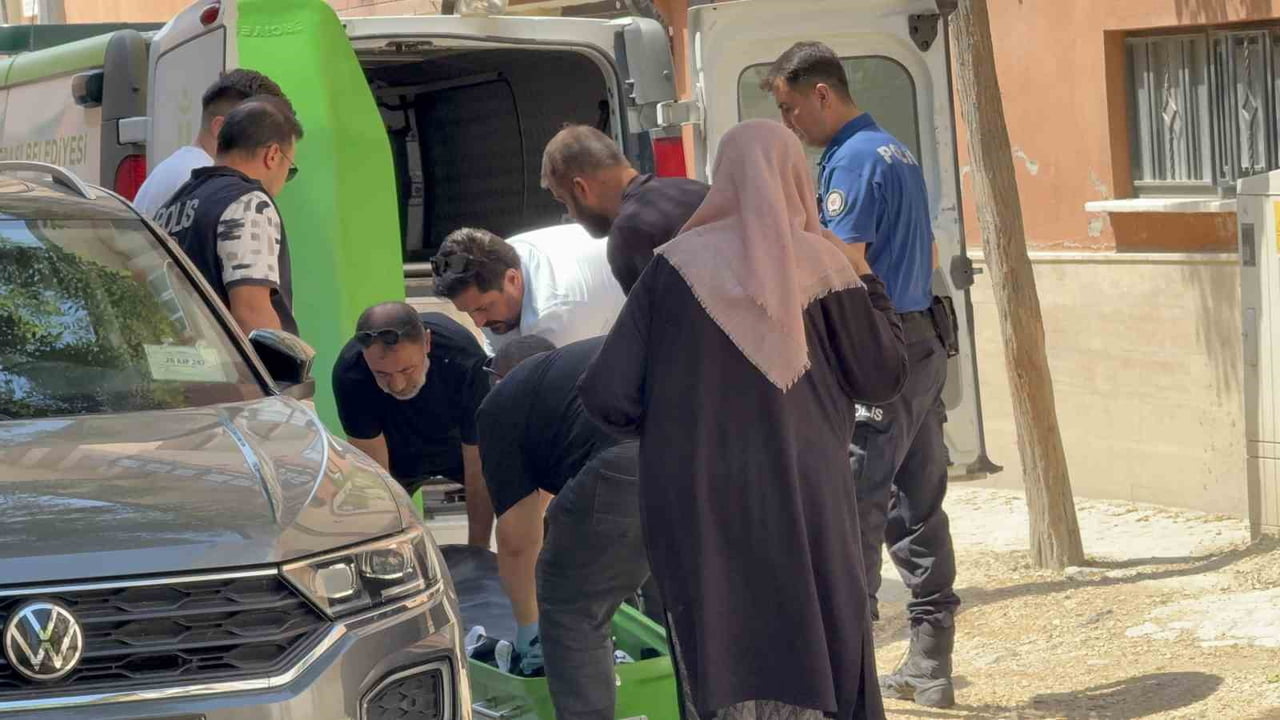 ESKİŞEHİR'DE EVİNDEKİ YATAĞINDA ÇOCUKLARI TARAFINDAN HAREKETSİZ HALDE BULUNAN 57 YAŞINDAKİ MERYEM...