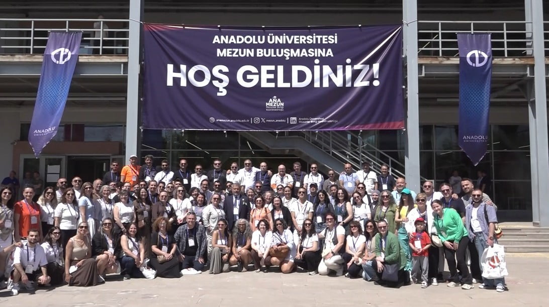 ESKİŞEHİR'DE GERÇEKLEŞTİRİLEN ANADOLU ÜNİVERSİTESİ MEZUNLAR BULUŞMASI ETKİNLİĞİNE FARKLI İLLERDEN...
