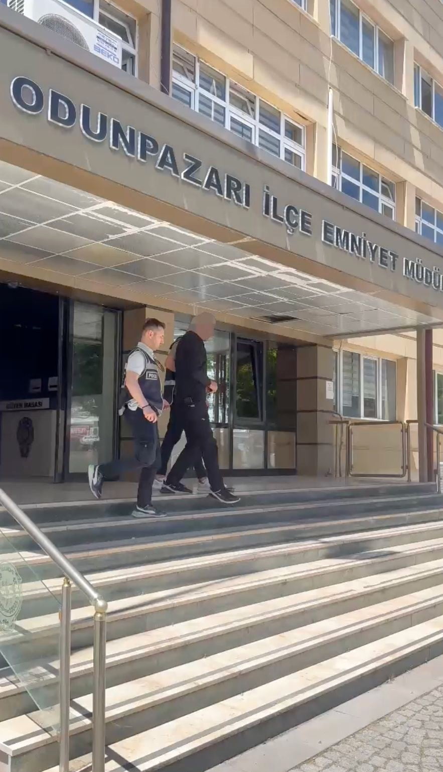 ESKİŞEHİR'DE HAKLARINDA 50 YIL VE 48 YIL 1 AY 20 GÜN KESİNLEŞMİŞ HAPİS CEZASI BULUNAN CİNAYET...